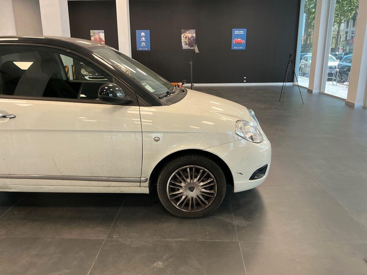 LANCIA YPSILON 1.2 BENZINA - NEOPATENTE
