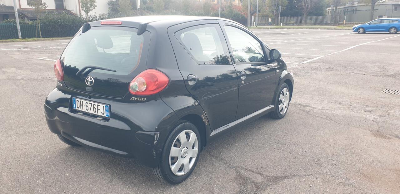 Toyota Aygo 1.0 12V VVT-i 5 porte Sol