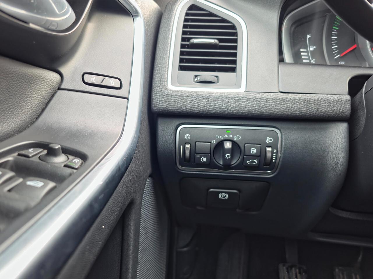 Volvo XC 60 XC60 D4 Summum 2015-E6 Manuale