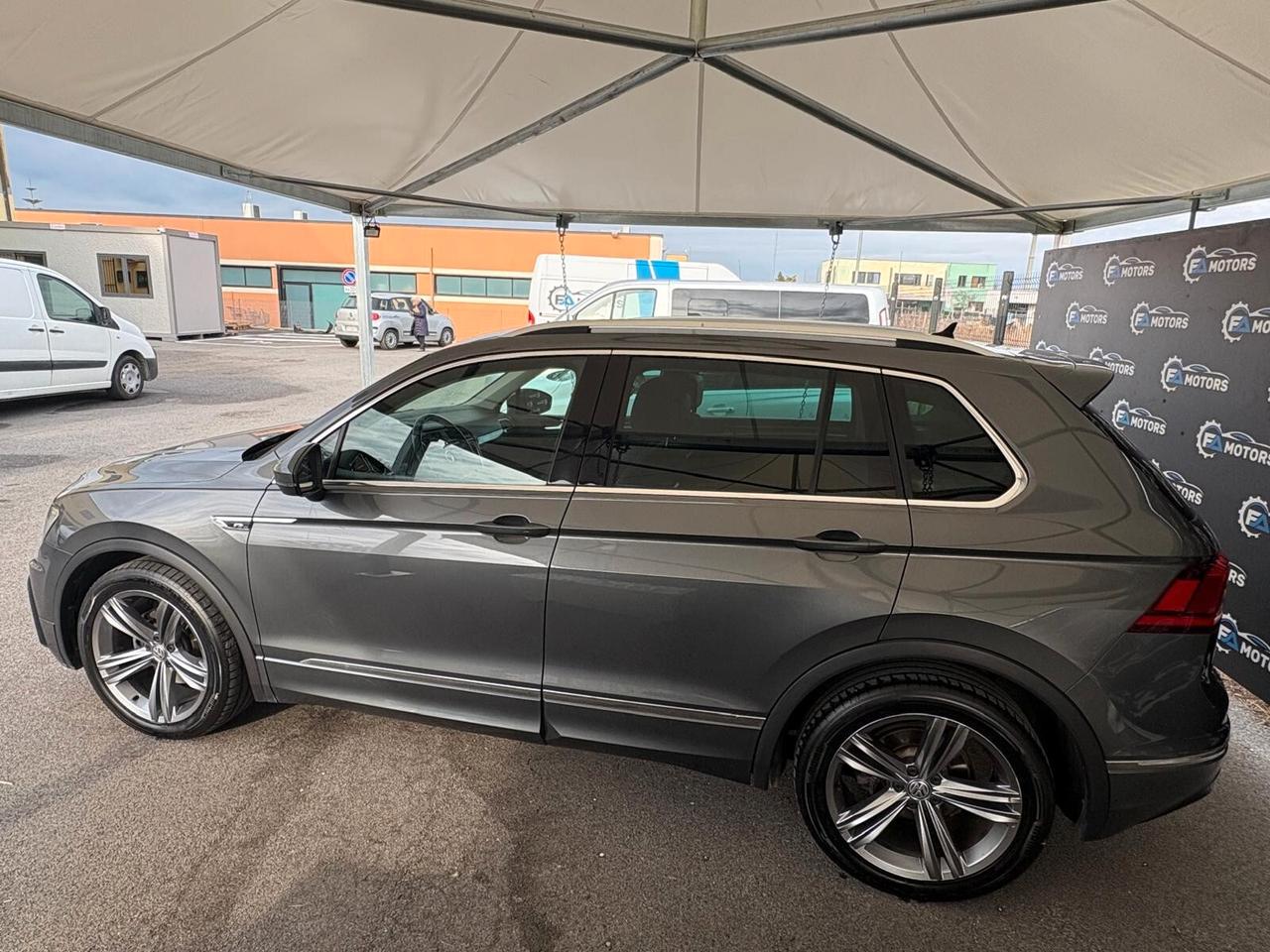 Volkswagen Tiguan - 1.6 TDI - R-LINE