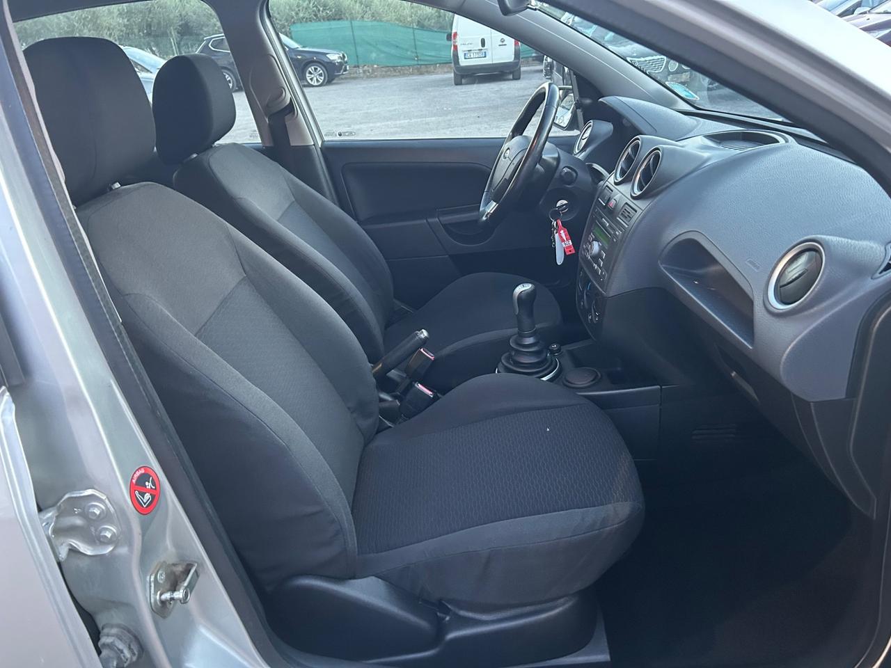 Ford Fiesta 1.2 5p. Ghia 140000km Gancio Traino