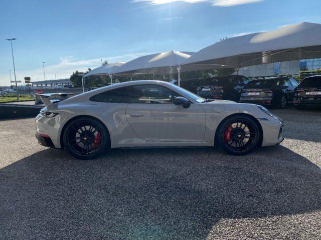 PORSCHE 911 Carrera 4 GTS