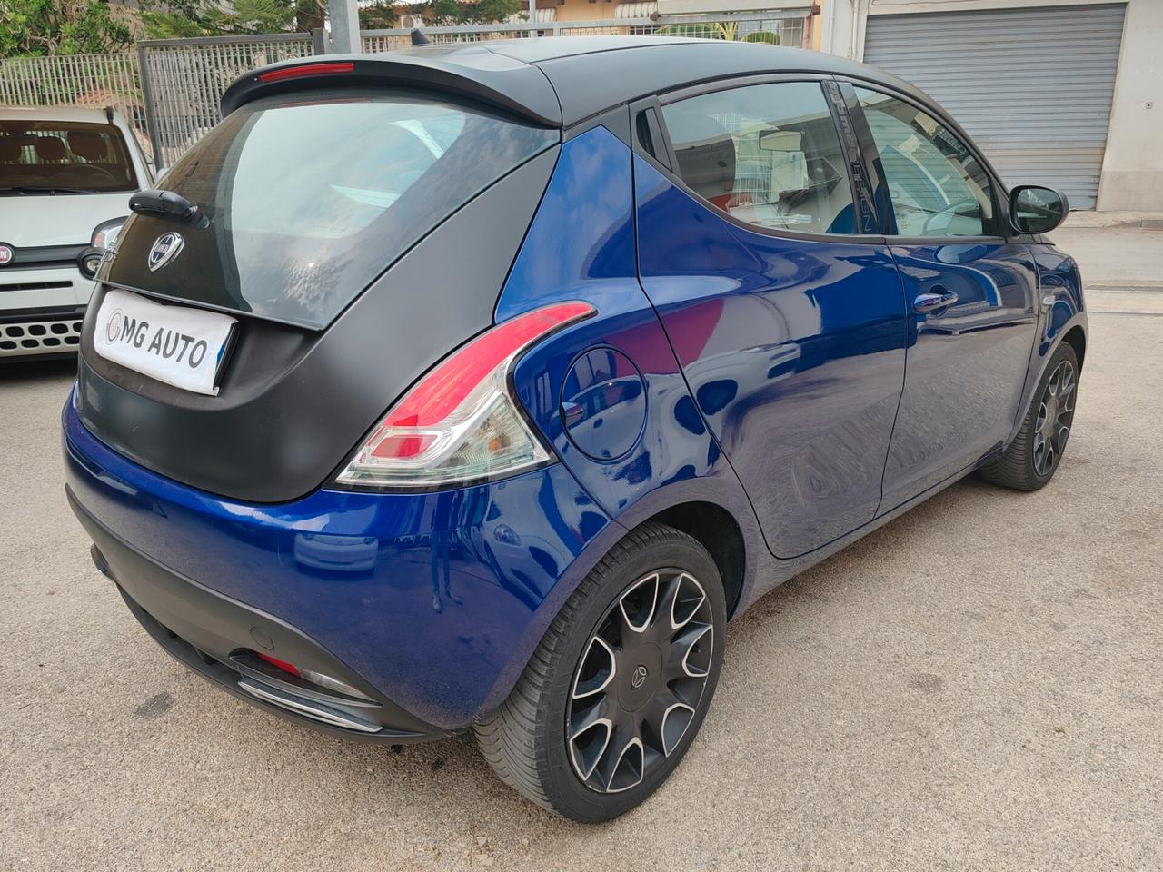 Lancia Ypsilon 1.2 69 CV 5 porte S Momodesign