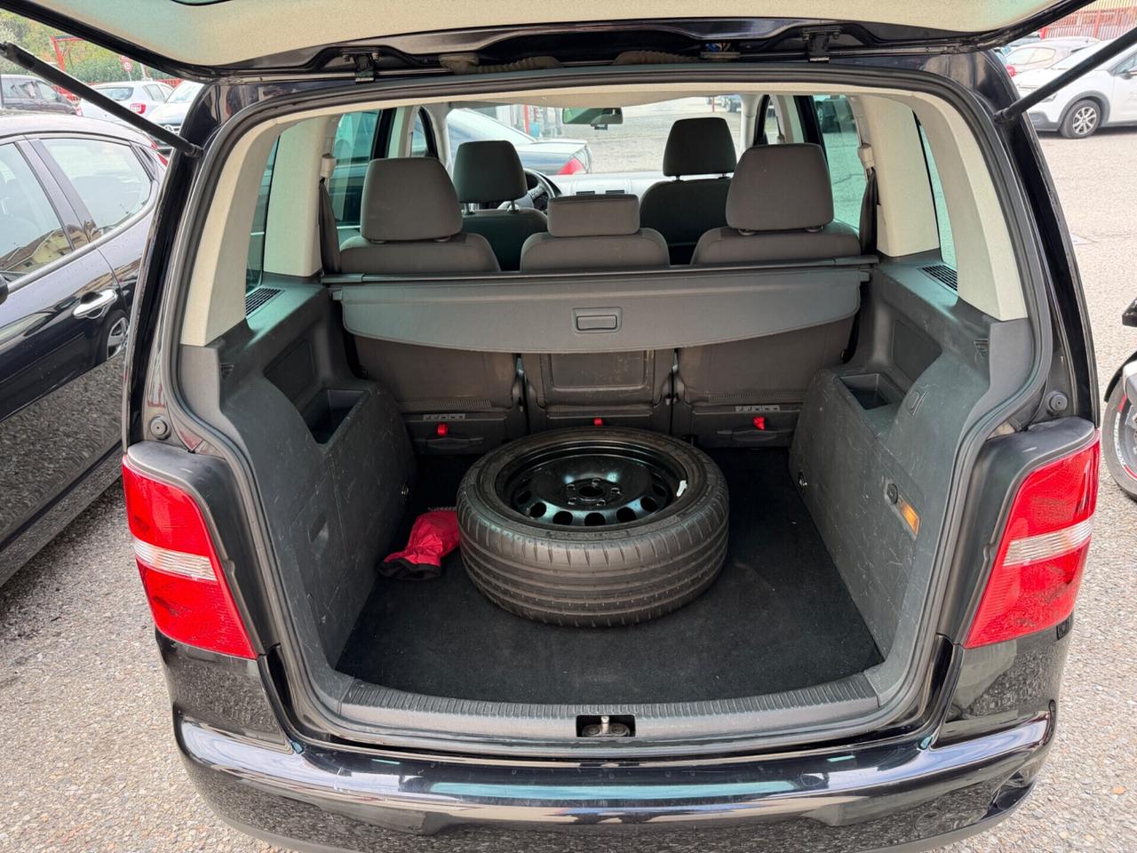 VW Touran 2.0 TDI 5-POSTI 6-MRCE FAMIGLIARE