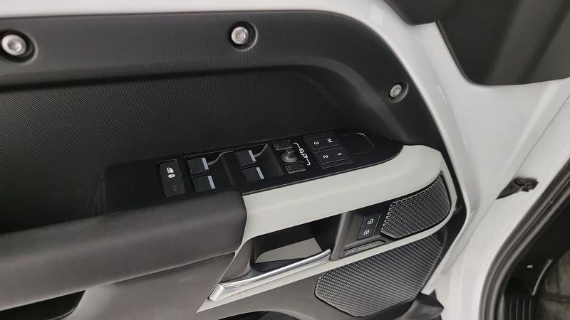 Land Rover Defender 110 3.0D I6 200 CV AWD Auto SE Autocarro N1