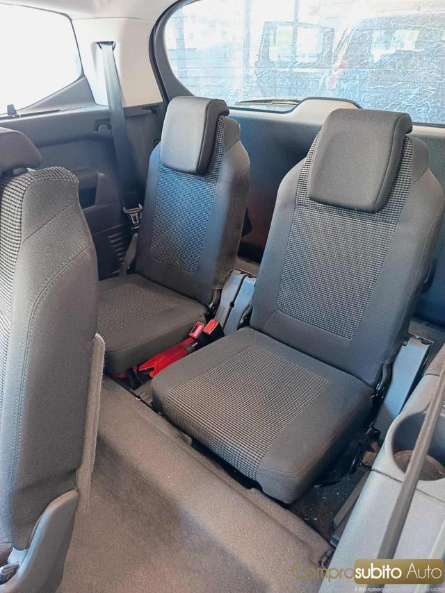 PEUGEOT 5008 1.6 HDi 7 POSTI