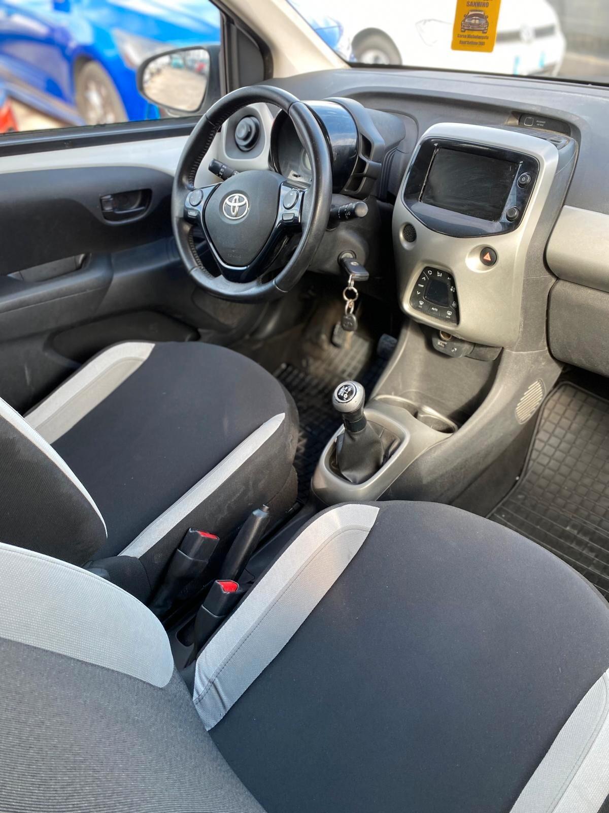 Toyota Aygo 1.0 VVT-i 69 CV 5 porte x-cool
