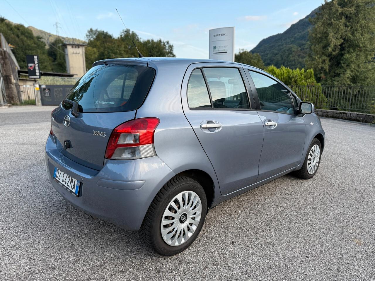 Toyota Yaris 1.3 5 porte Sol 100cv