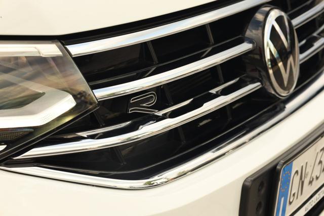 VOLKSWAGEN Tiguan 2.0 TDI 150 CV SCR DSG R-Line