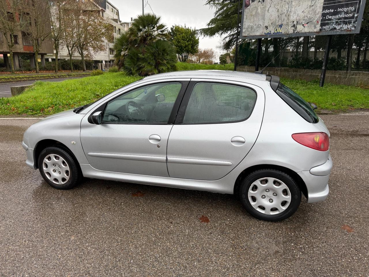 Peugeot 206 1.4 benzina 5 porte km 152 mila ok neopatentati