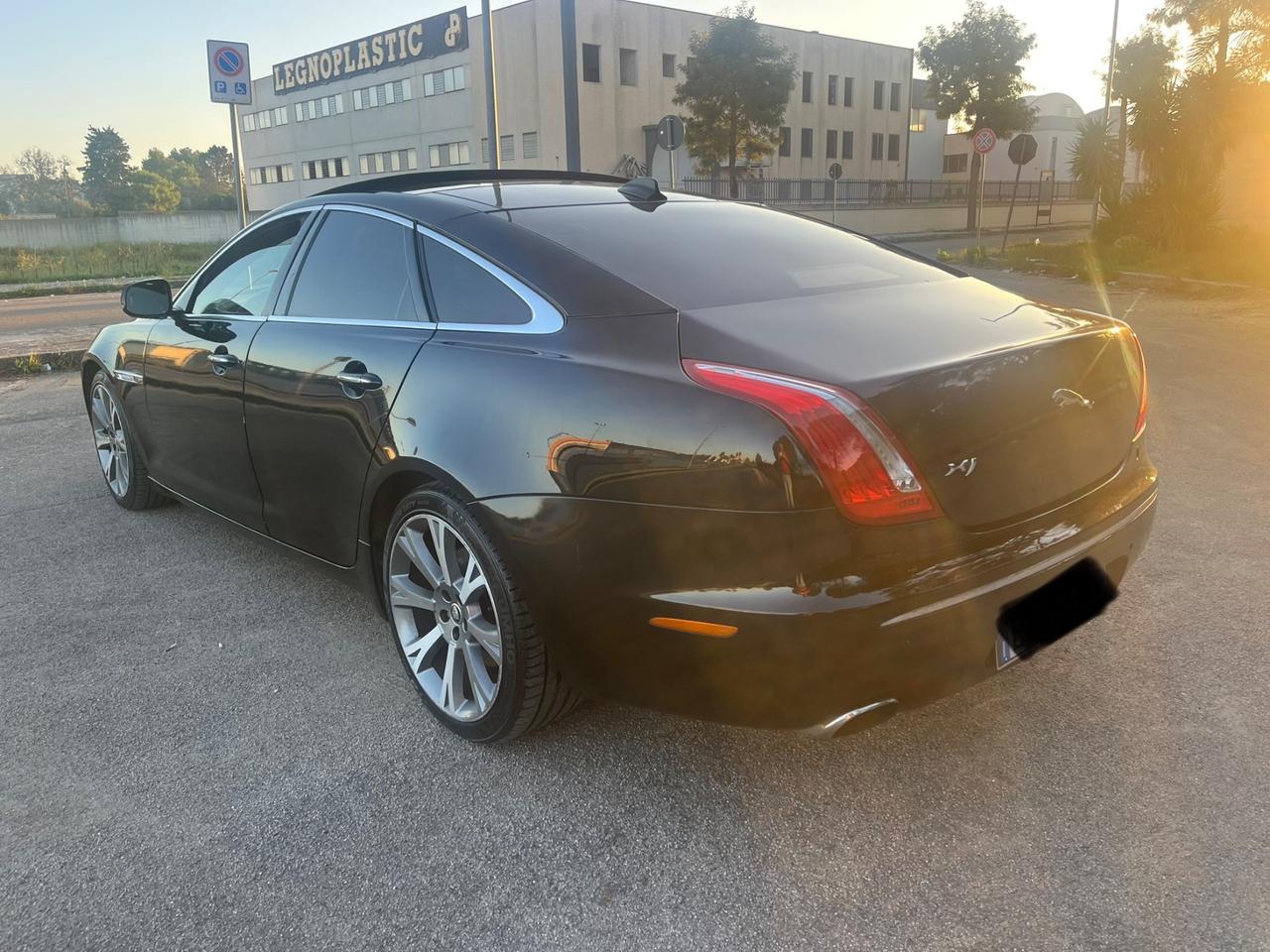 Jaguar XJ 3.0D V6 Premium Luxury - 2012
