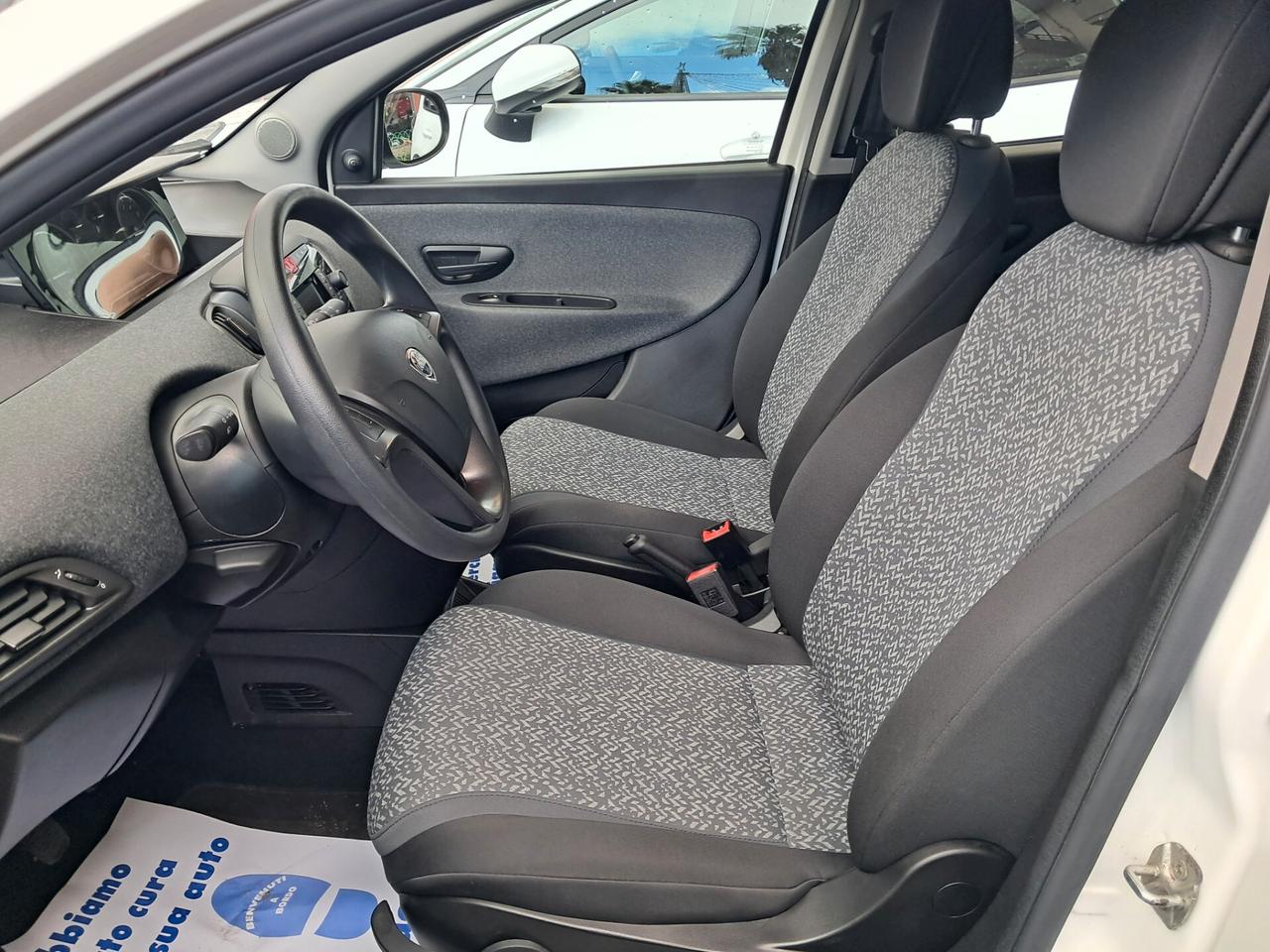 Lancia Ypsilon 1.0 FireFly Hybrid 70 cv Silver