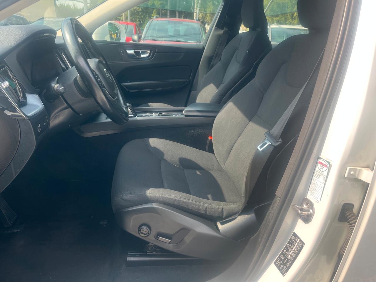 Volvo XC 60 B4 (d) AWD Geartronic Momentum motore rotto