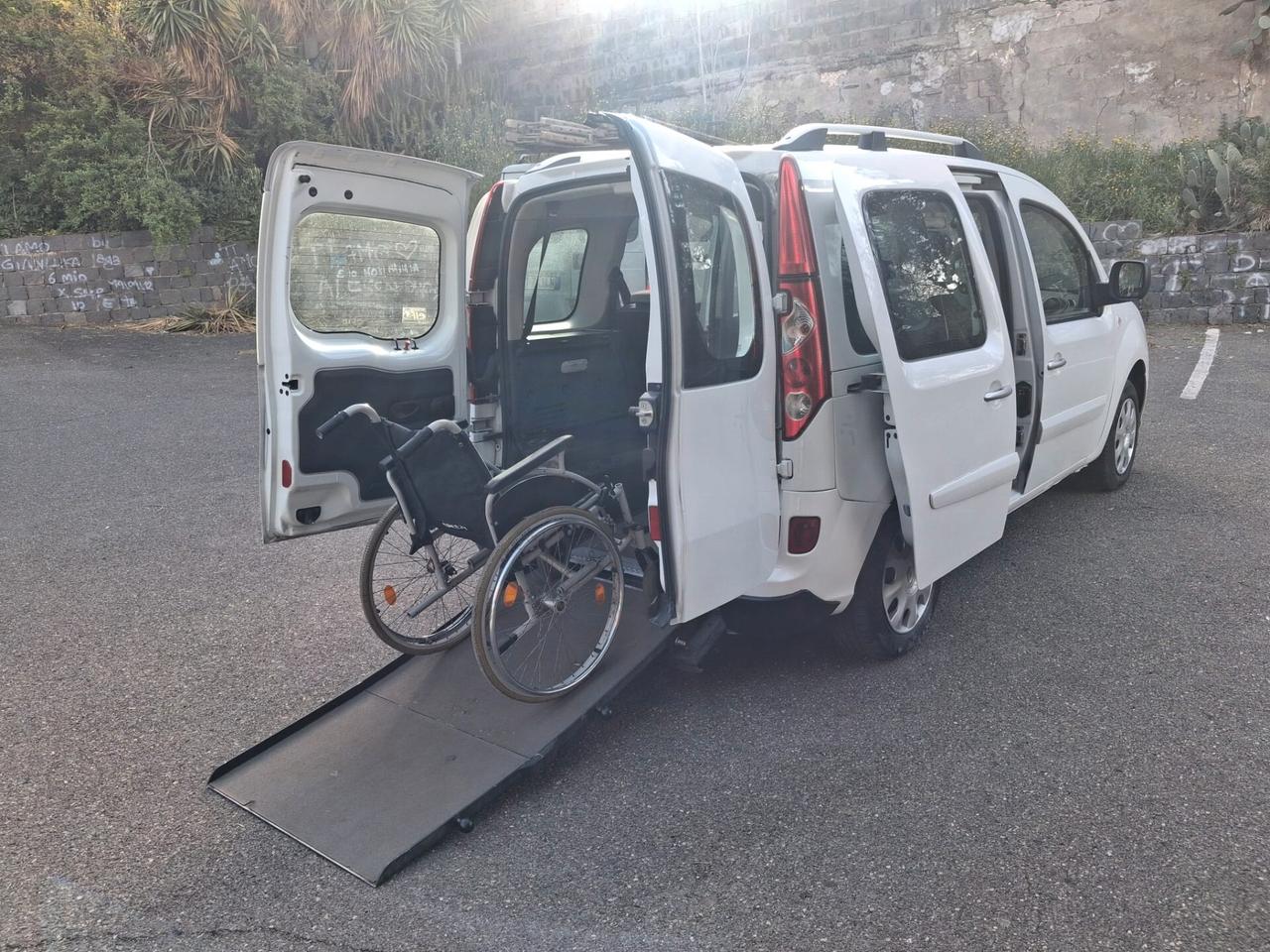 Renault Kangoo Pianale ribassato con rampa disabili in carrozzina