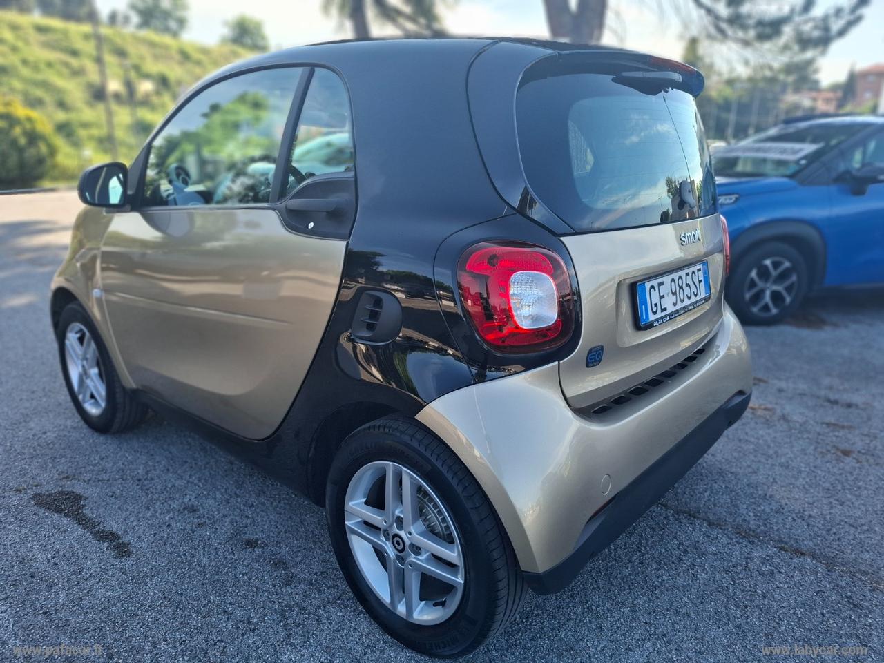 SMART fortwo EQ Parisblue