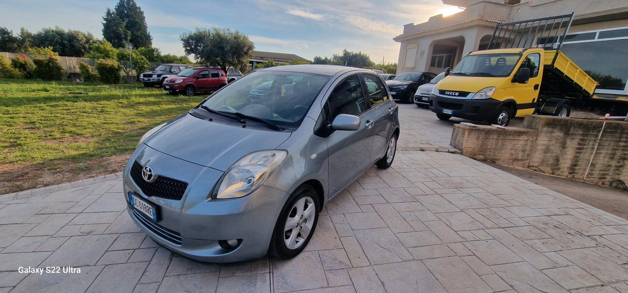 Toyota Yaris 1.0 5 porte Sol PARI AL NUOVO