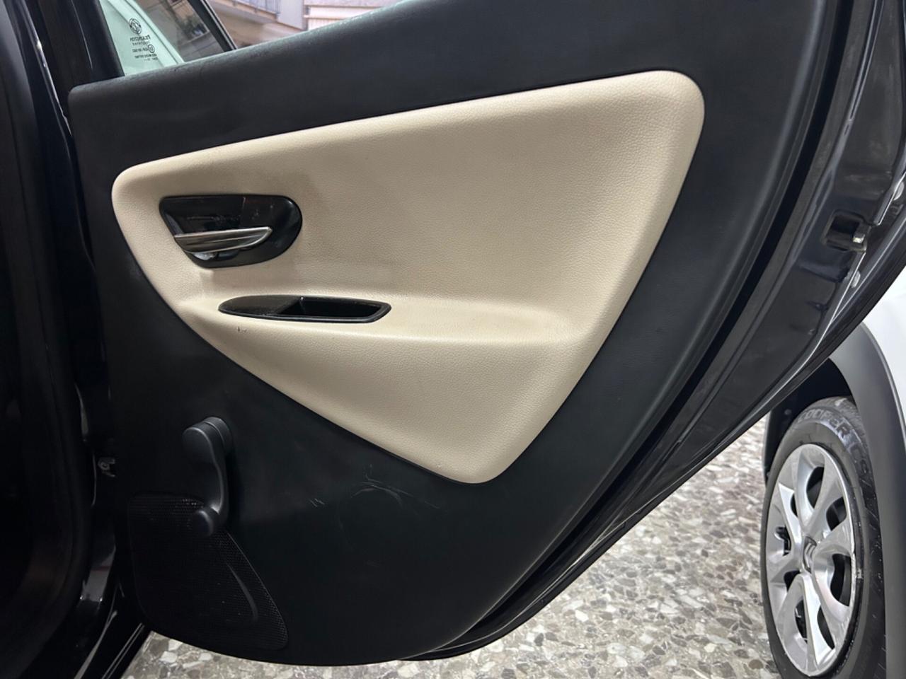 Lancia Ypsilon 1.2 Benz. Neo Patentati