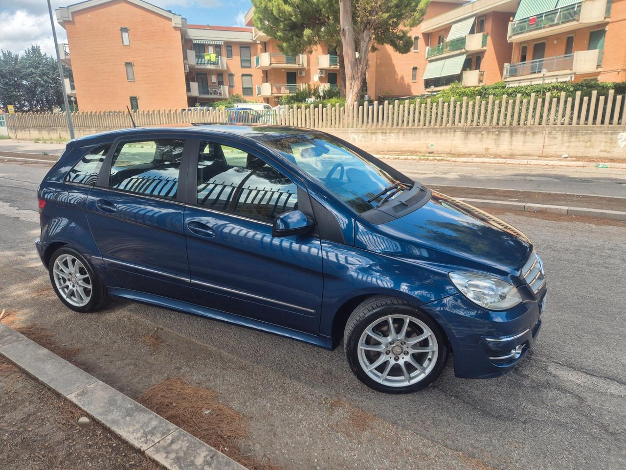 Mercedes classe B 180 SPORT 109CV ANNO 2010