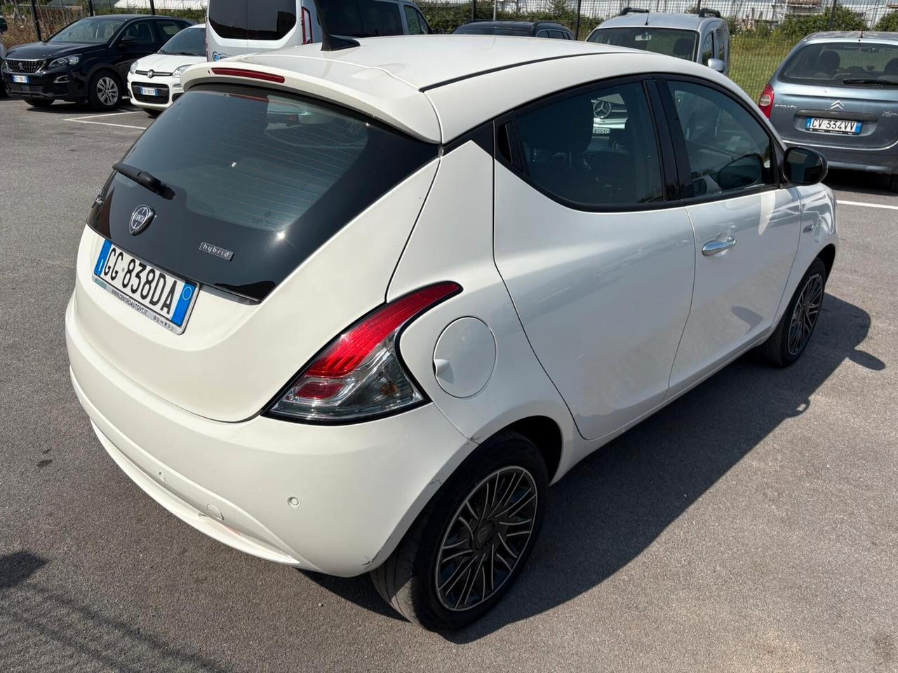 Lancia Ypsilon 1.0 hybrid 69cv - 2021