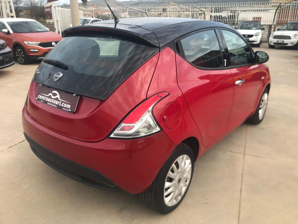 LANCIA Ypsilon 1.2 69 CV 5 porte S&S Black&Red