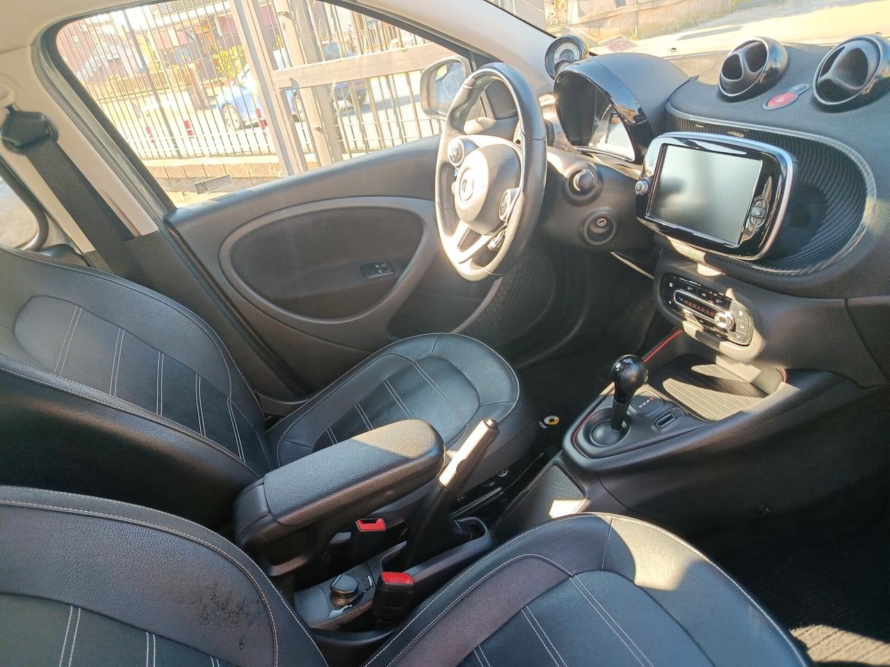 Smart ForFour EQ Pulse