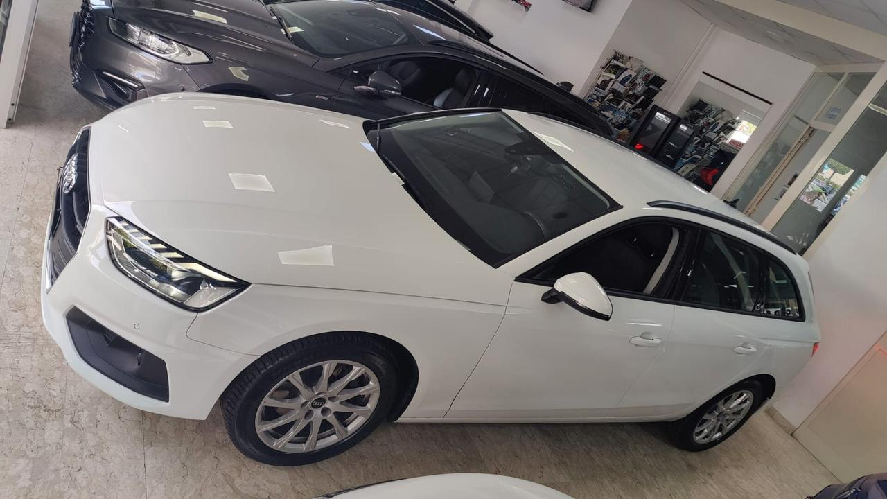 Audi A4 Avant 30 TDI 136 CV S tronic Business Hybrid