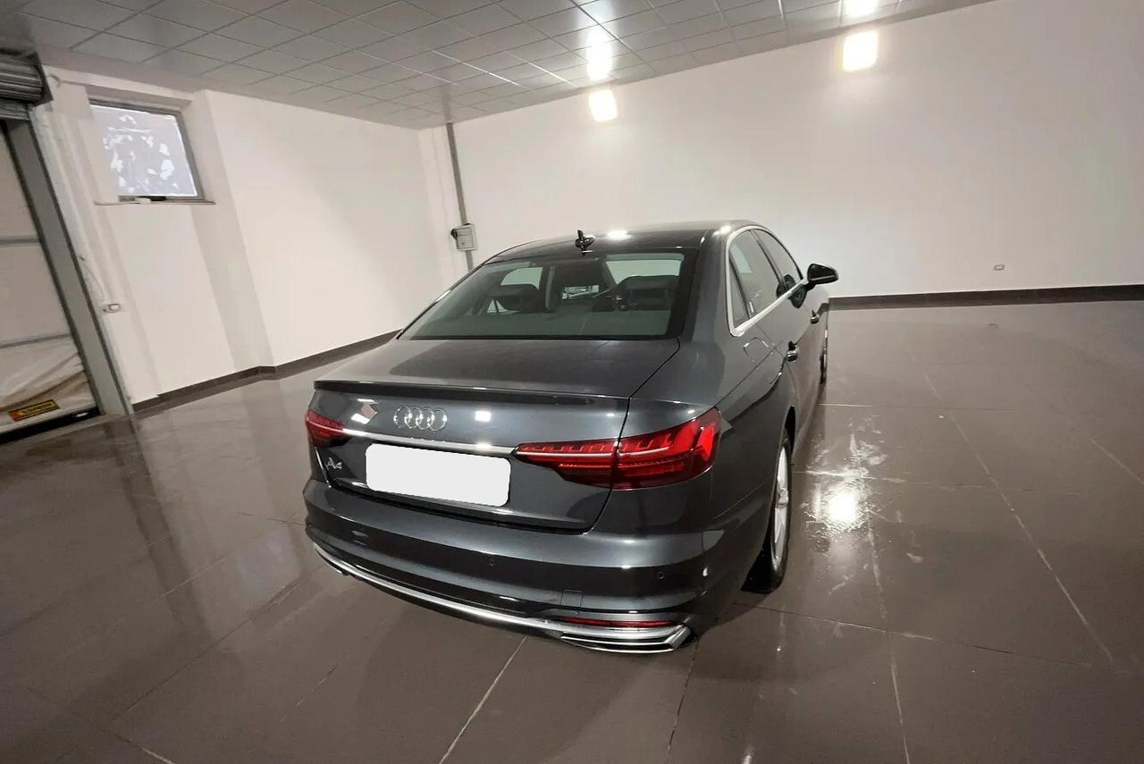 Audi A4 40 TDI quattro S tronic Business Advanced