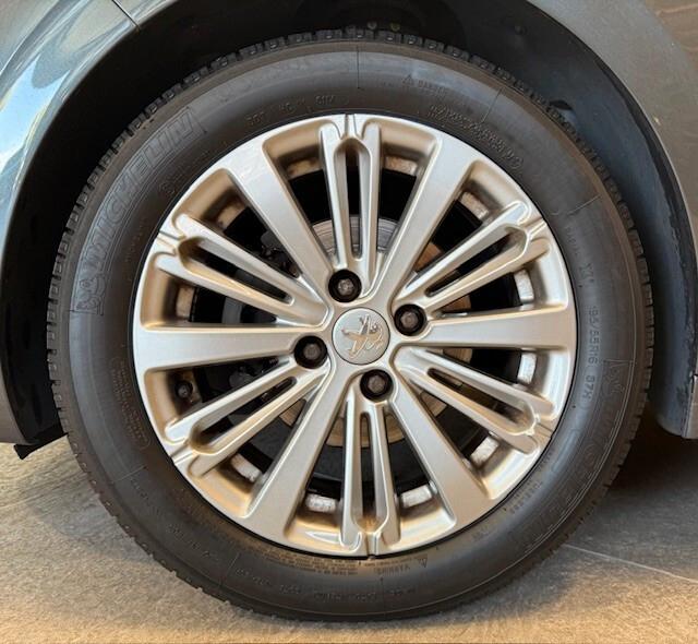 Peugeot 208 BlueHDi 75 5 porte Allure