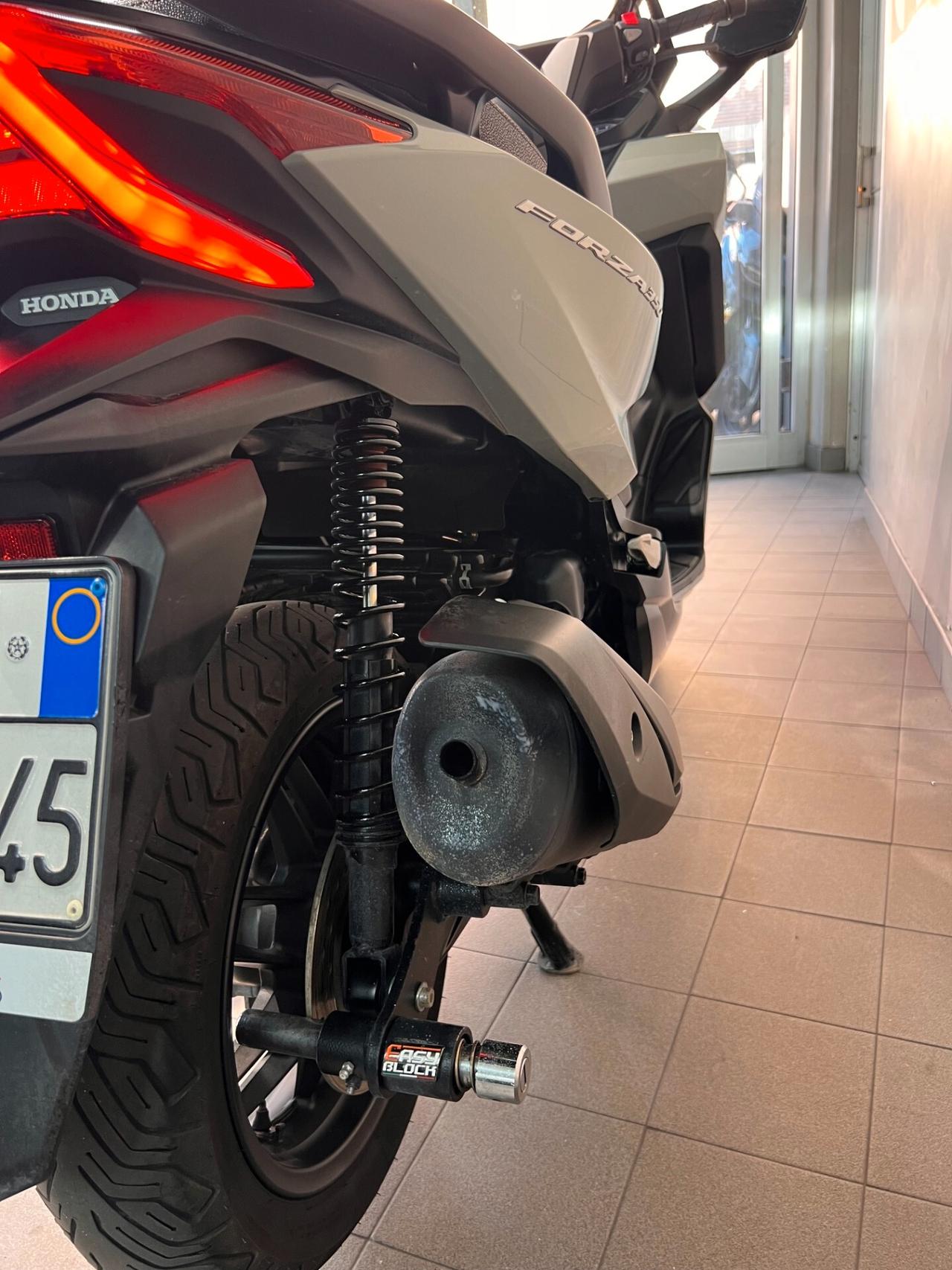 Honda Forza 350 pearl white