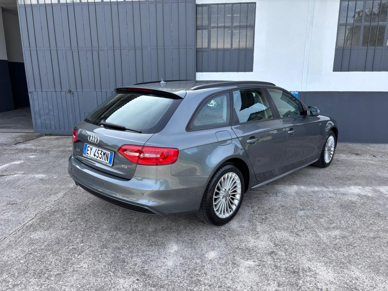 Audi A4 Avant 2.0 TDI 150cv S line. Garanzia 12mesi