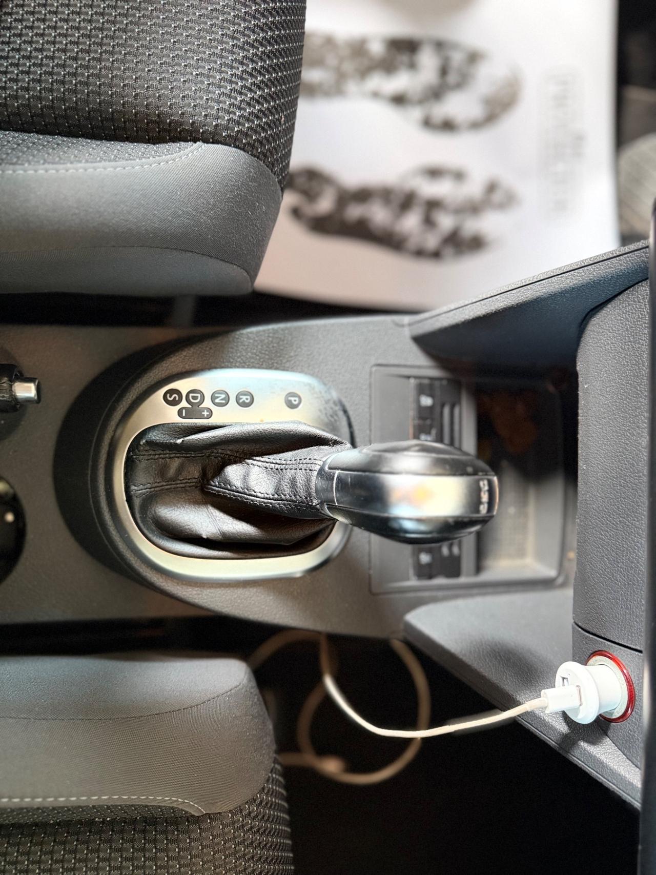 Volkswagen Touran 1.6 TDI DSG Comfortline 7 POSTI NEOPATENTATI