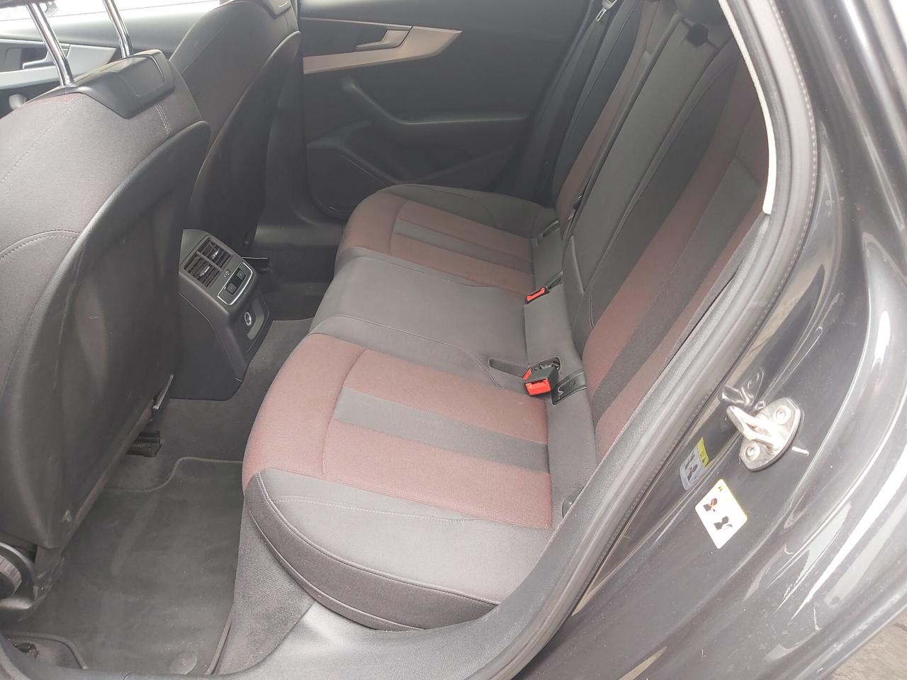 Audi A4 Avant 2.0 TDI 150 CV S tronic S line edition