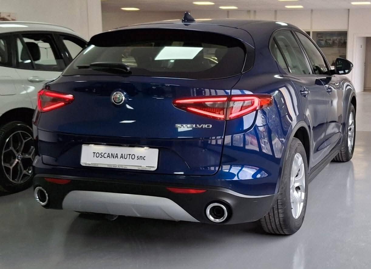 Alfa Romeo Stelvio 2.2 160 CV AT8 con gancio traino