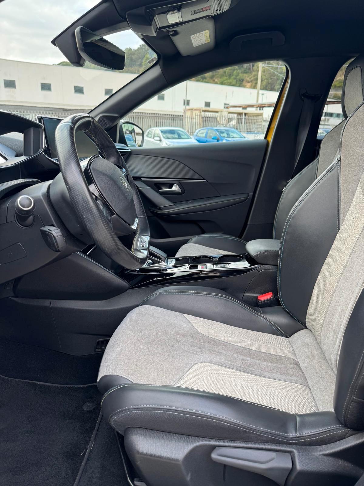 Peugeot 208 motore elettrico 136 CV 5 porte GT