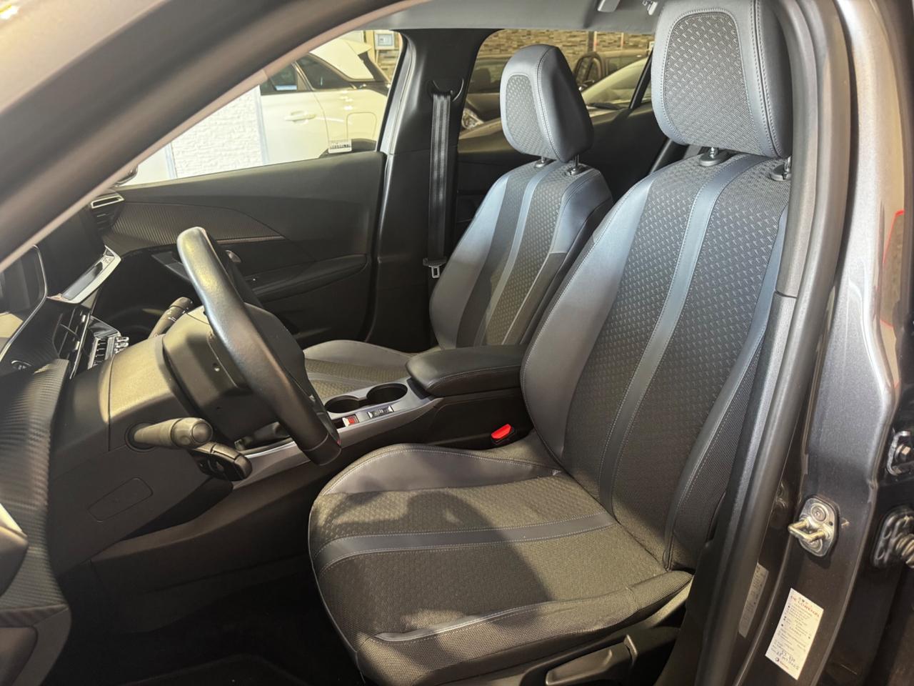 Peugeot 2008 PureTech 100 S&S Allure Navi Pack