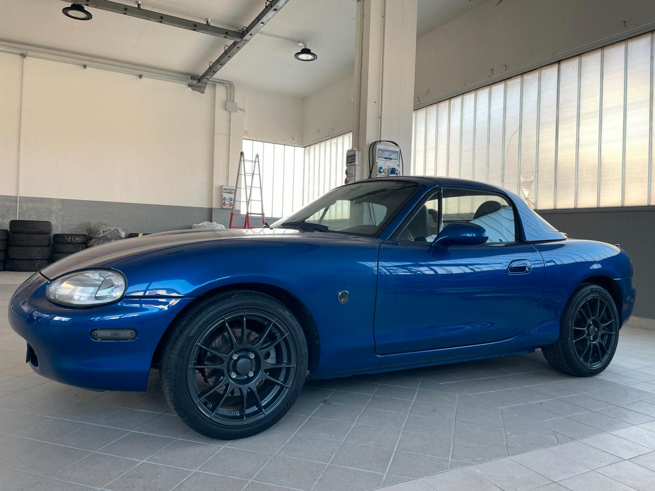 Mazda MX-5 1.8i 16V cat 10th Anniversary