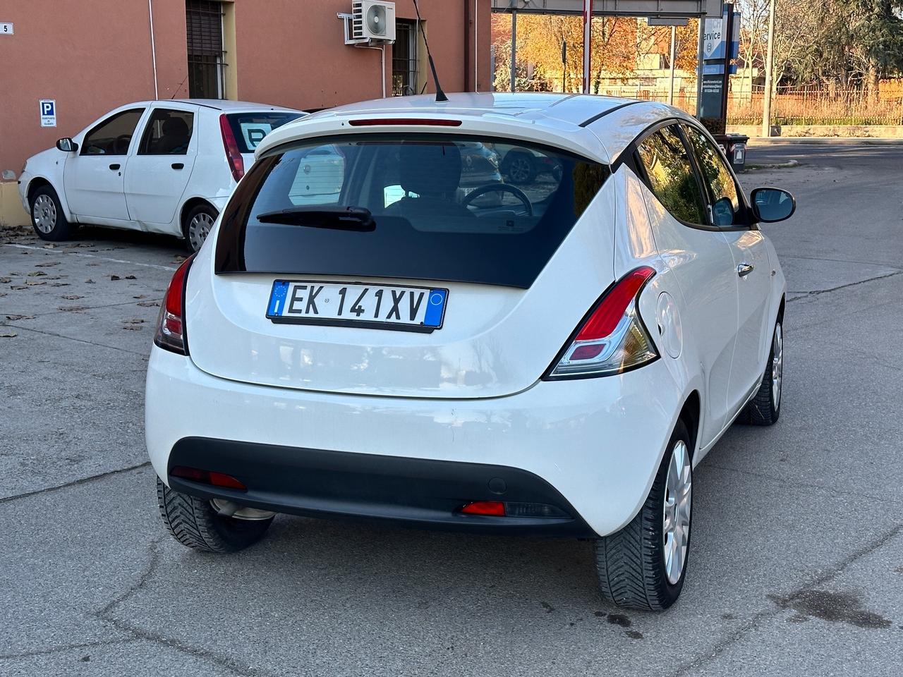 Lancia Ypsilon 1.2 69 CV 5 porte S&S Platinum