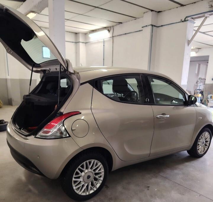 LANCIA YPSILON ECOCHIC GPL!!!