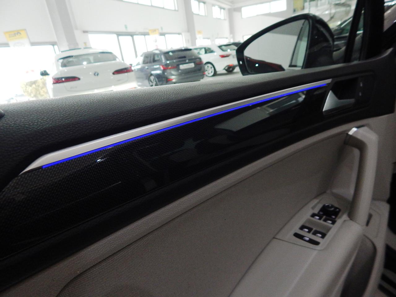 Volkswagen Tiguan 2.0 TDI Elegance 150cv DSG TETTO-NAVI-LED-PARK