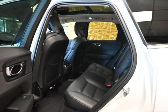VOLVO XC60 2.0 B4 INSCRIPTION AWD AUTO TETTO 20"CAM STRAFULL!