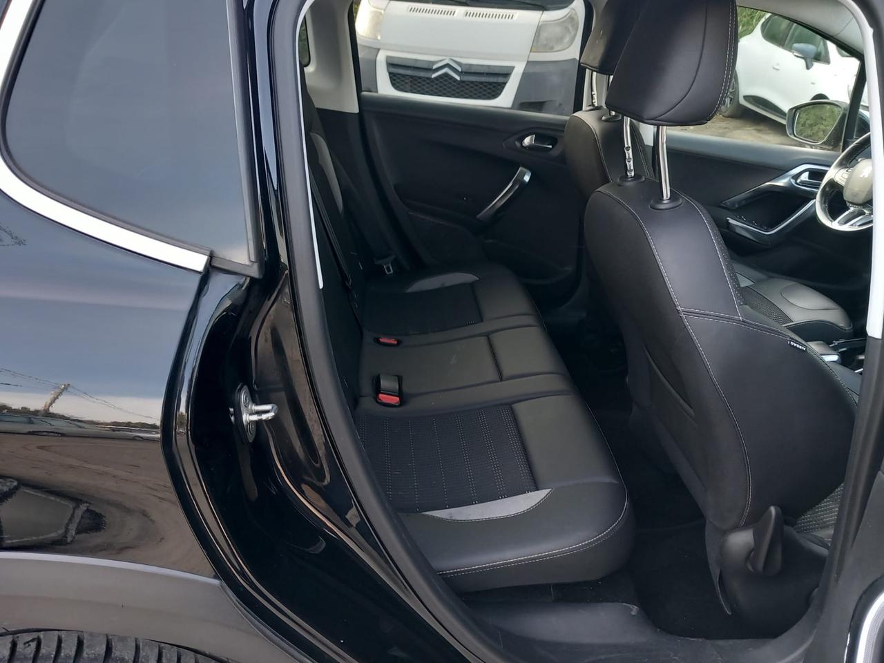 Peugeot 2008 BlueHDi 120 S&S Allure