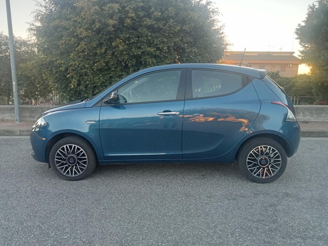 Lancia Ypsilon 1.0 FireFly 5 porte S&S Hybrid Platino