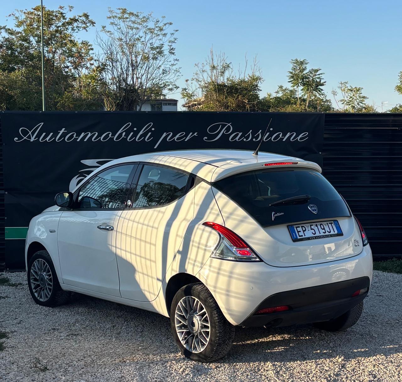 Lancia Ypsilon 0.9 TwinAir 85 CV 5 porte Metano Ecochic Elefantino