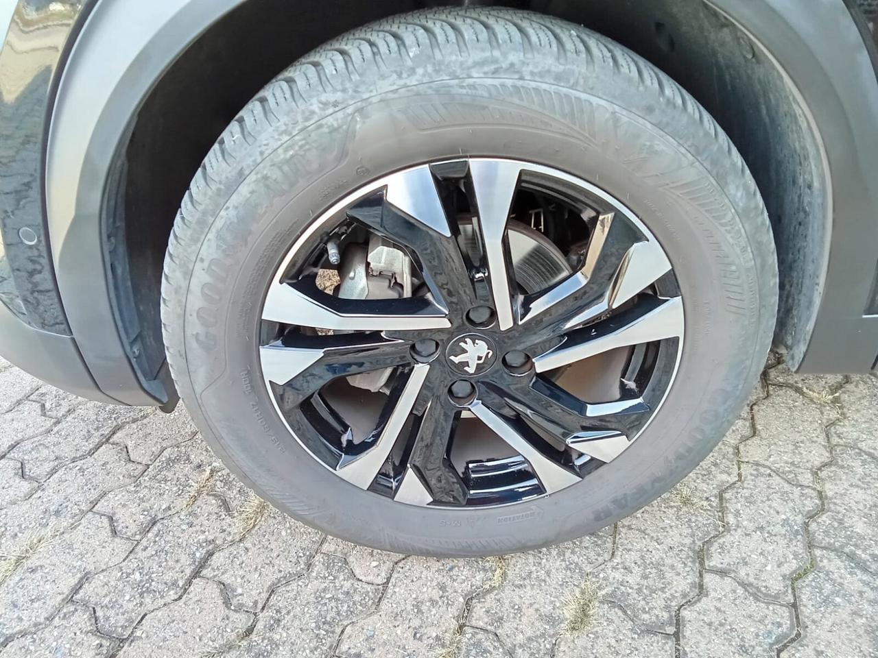 Peugeot 2008 PureTech 130 S&S EAT8 GT