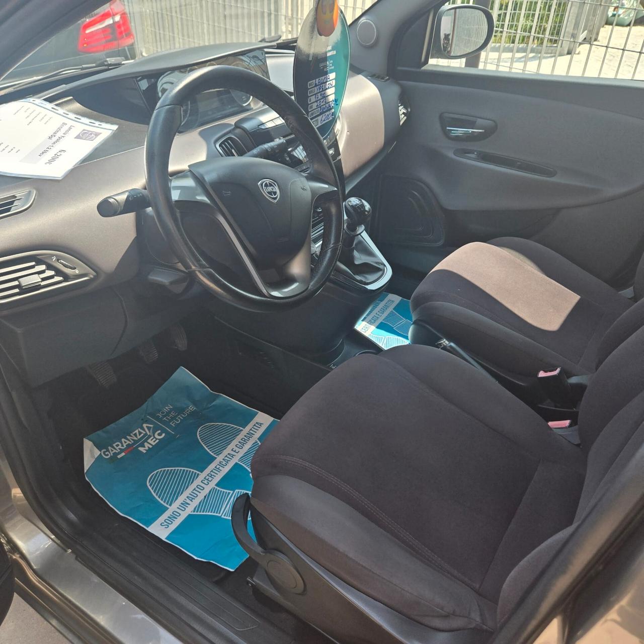 Lancia Ypsilon 1.2 69 CV 5 porte S&S Silver