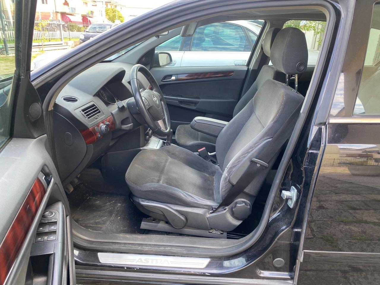 Opel Astra 1.6 16V Twinport 5 porte Cosmo