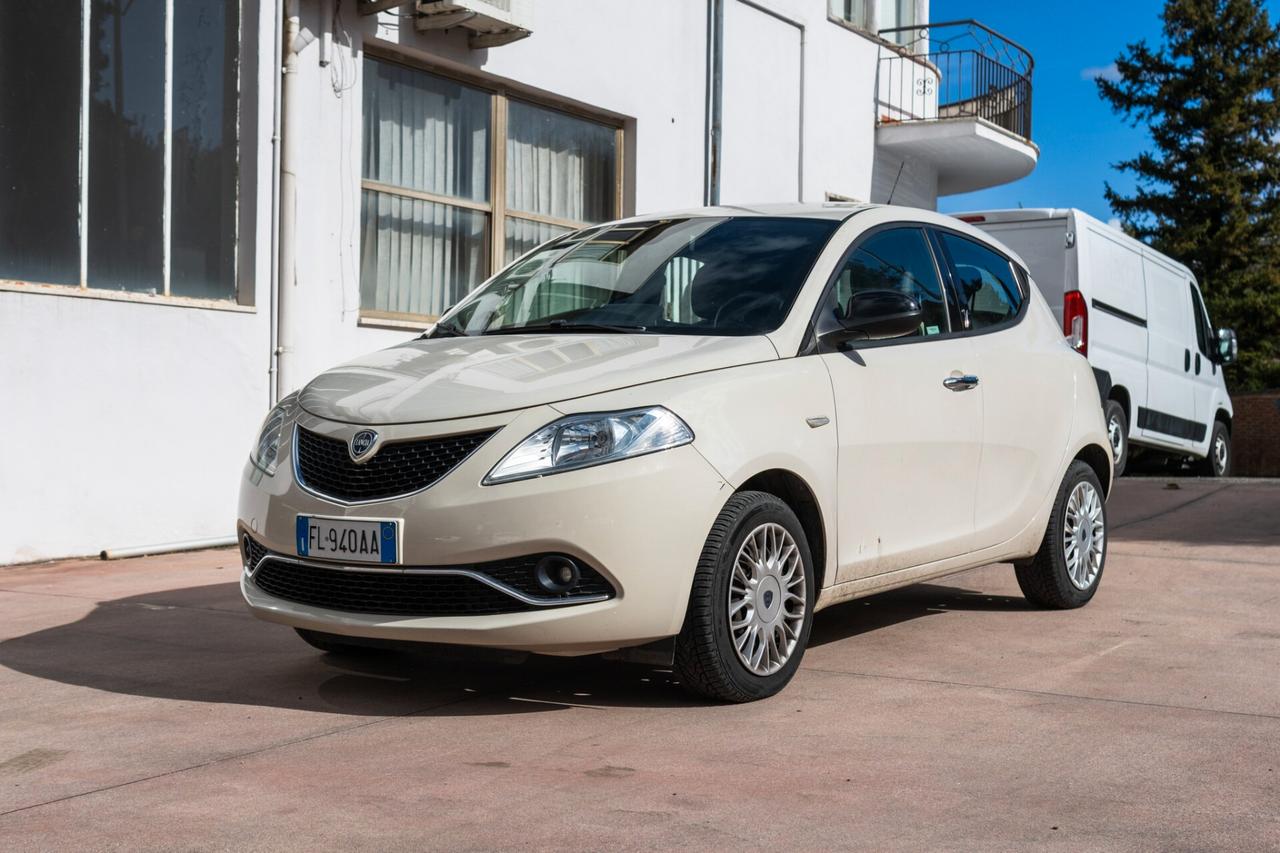 Lancia Ypsilon 1.2 69 CV 5 porte Silver