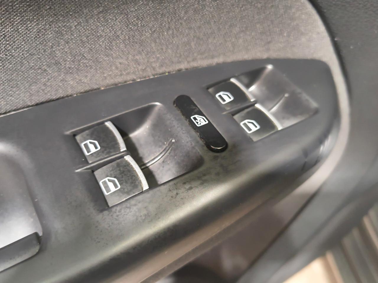 Volkswagen Touran 1.6 TDI DSG Comfortline 7 posti