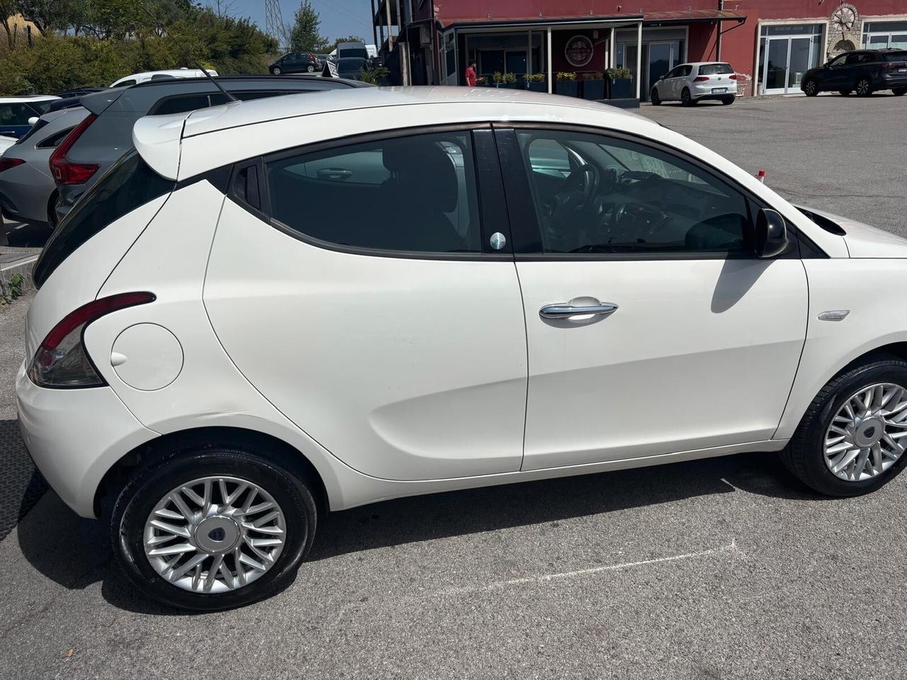 Lancia Ypsilon 0.9 TwinAir 85 CV 5 porte Metano Ecochic Gold