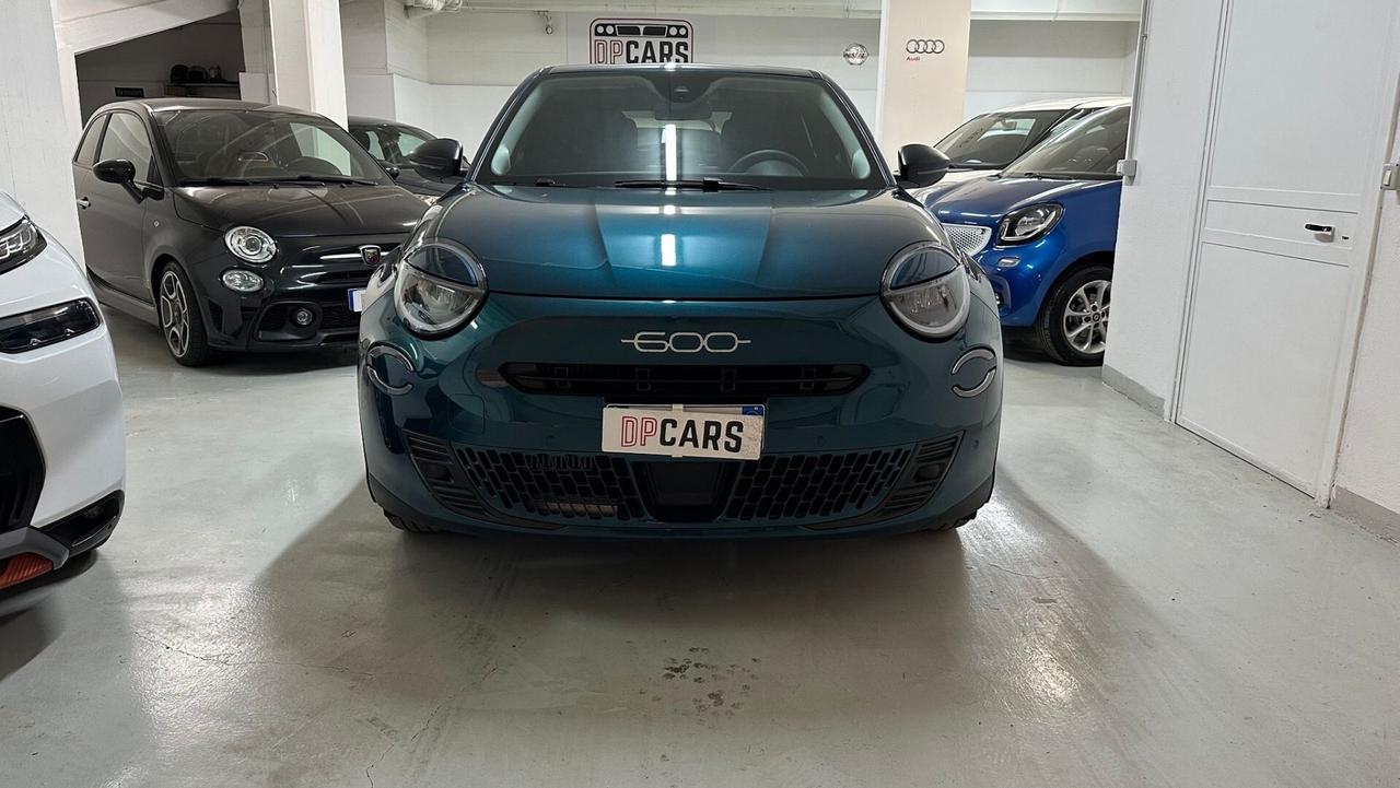 Fiat 600 Hybrid 110 CV DCT MHEV Business